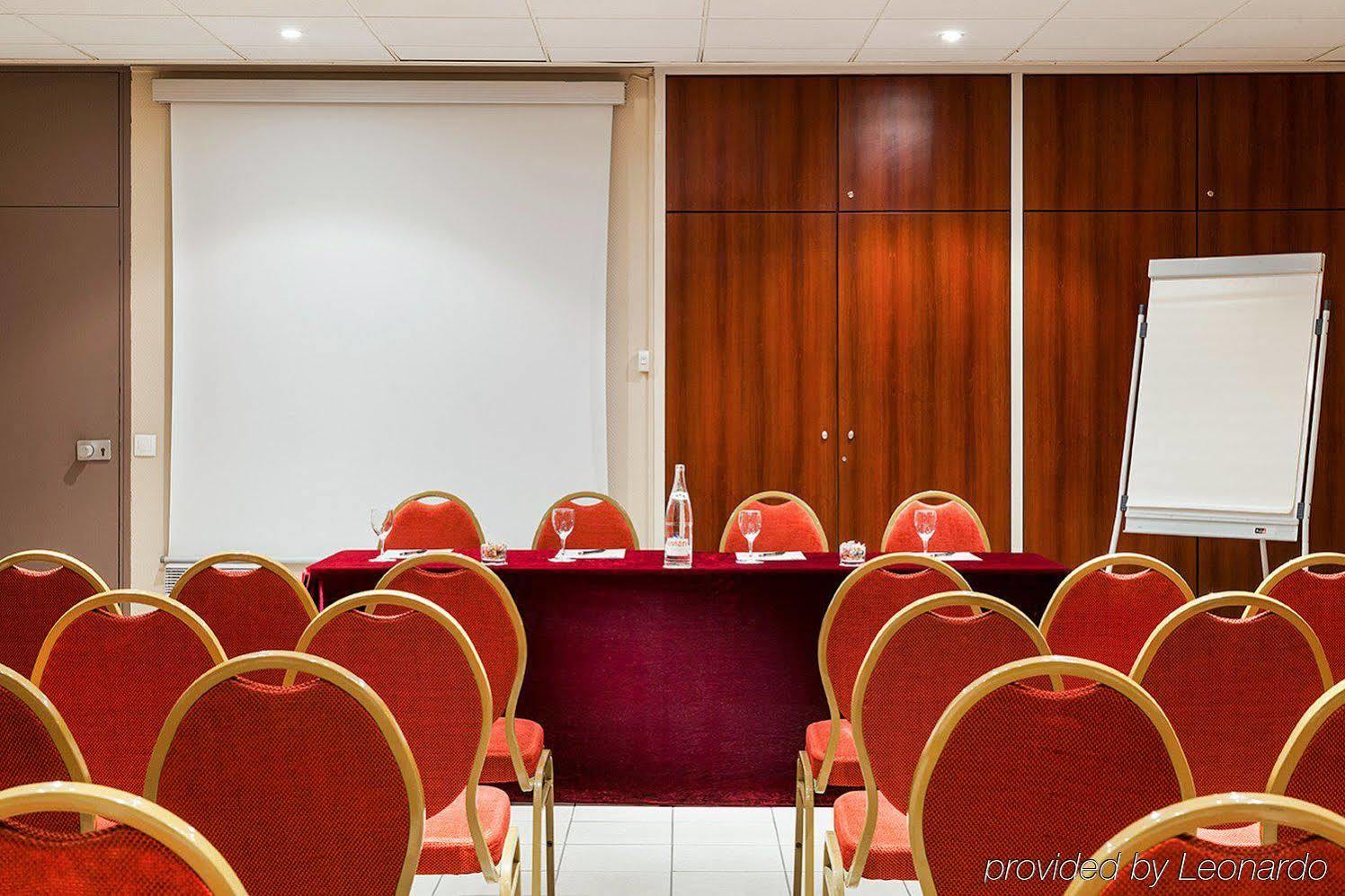 Hotel Des Arcades De - Grand Paris Sud 3*